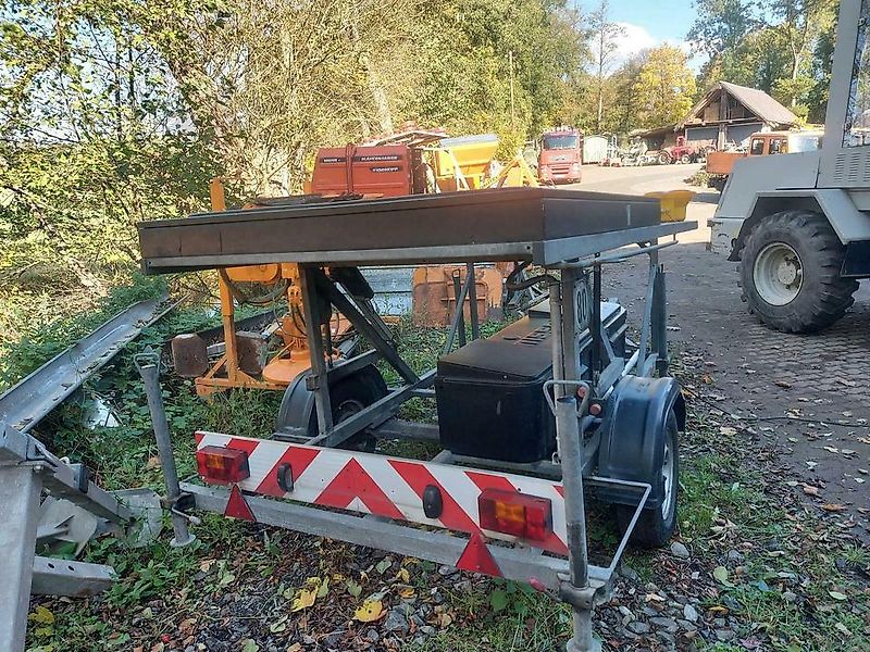 Nissen VLT LED Schilderwagen Verkehrssicherungsanhänger Leittafel